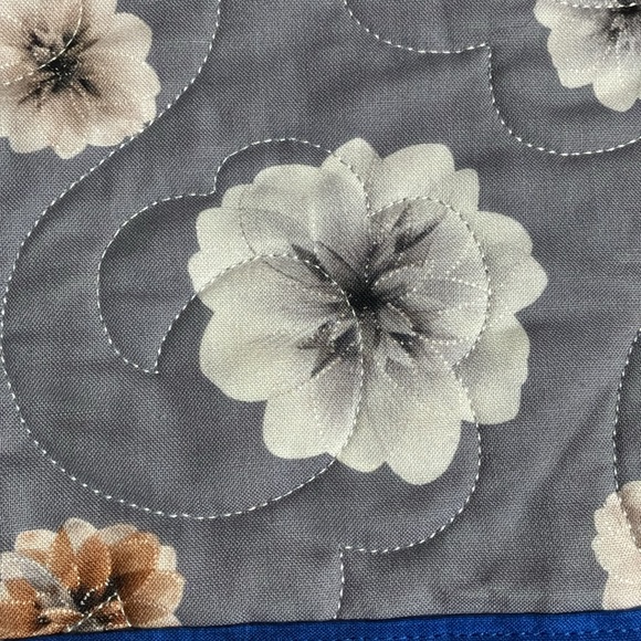 Granny’s Girls -  FLORAL BONANZA QUILT - Picture 10 of 14